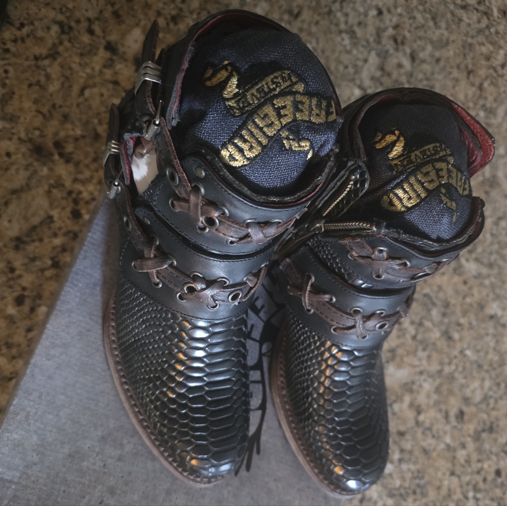Freebird By Steven WOMENS Ankle Bootie| DUBLIN |Black SNAKE|SIZE 7| DISCONTINUED - Picture 6 of 11